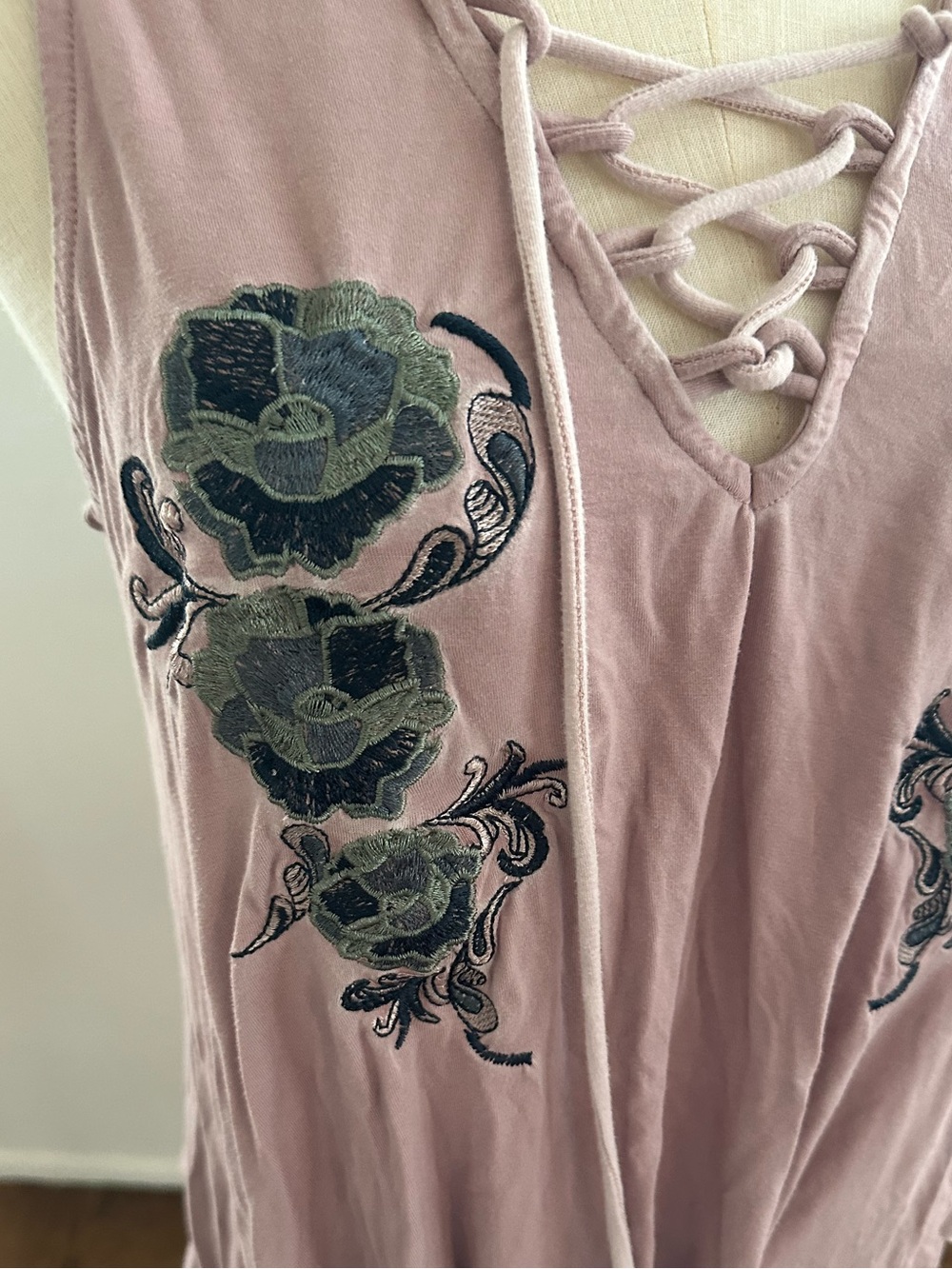 POL Dusty Lavender Lace-Up Embroidered Tank Top Boho Flowy Tunic Soft L - Picture 5 of 11